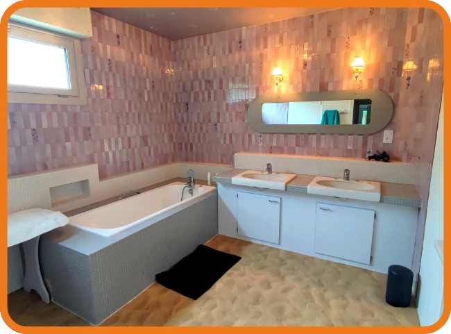 Grande salle de bain RDC