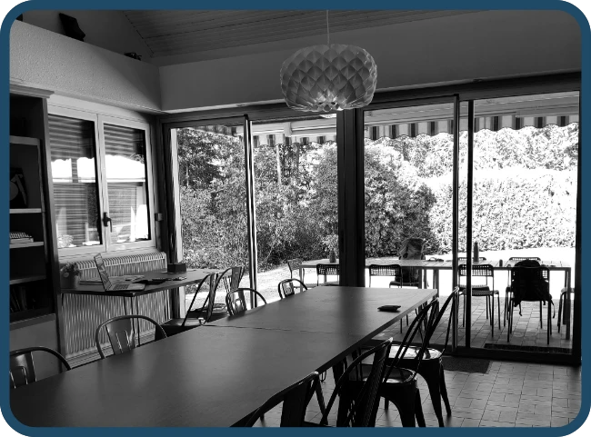 Le salon en vue jardin