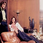 Yves Saint Laurent est consacré par la mode parisienne et internationale